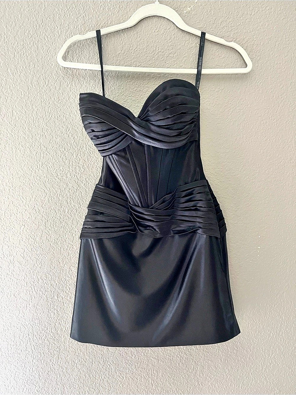 Sherri Hill Black Ruched Mini Dress Like New with bag. Size 00
